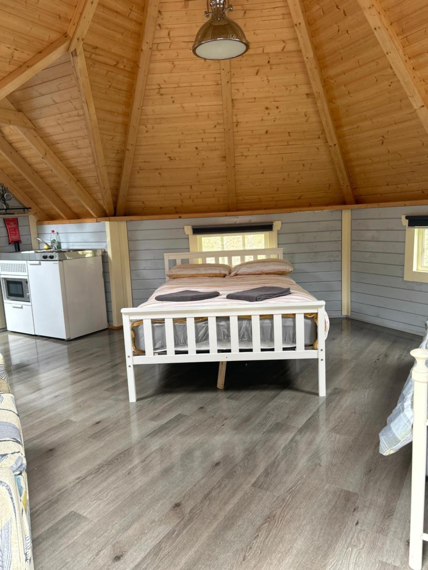 1Lochness Glam Lodges Инвернес Екстериор снимка